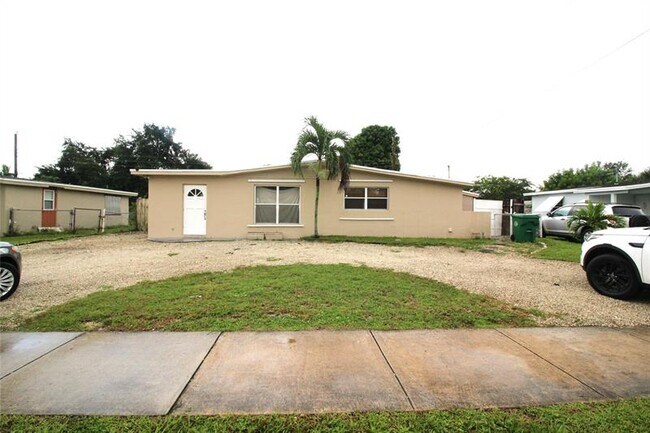 Building Photo - 3910 SW 61st Ave