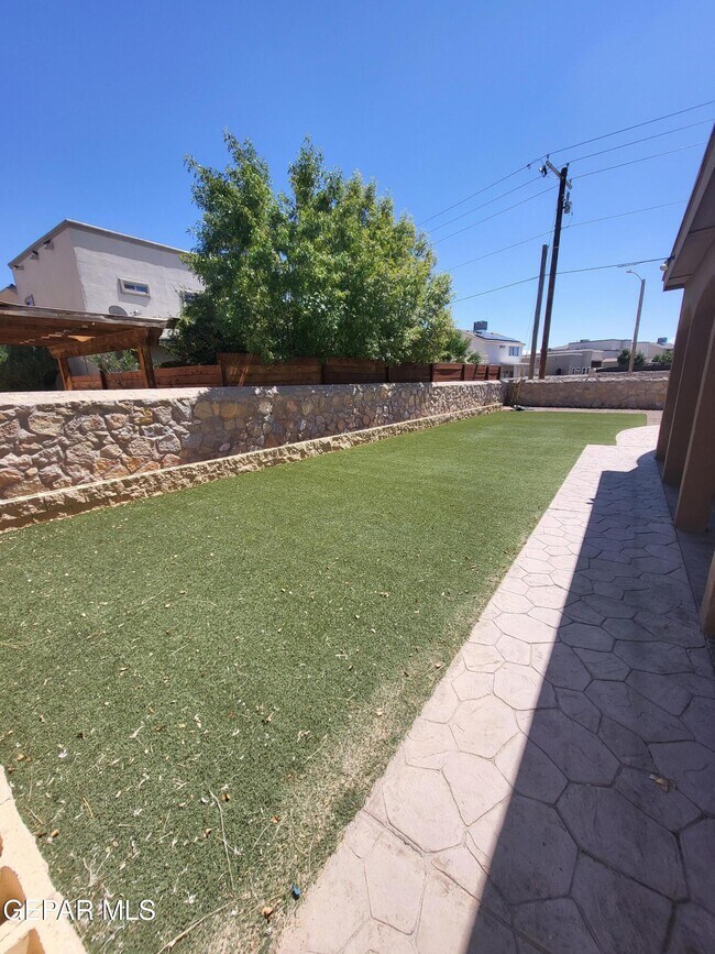 Building Photo - 3150 Spring Willow