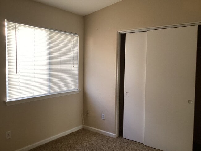 Building Photo - Northeast Single Story Home in River Oaks ...