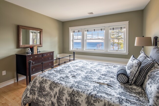 Building Photo - 39 Rockcraft