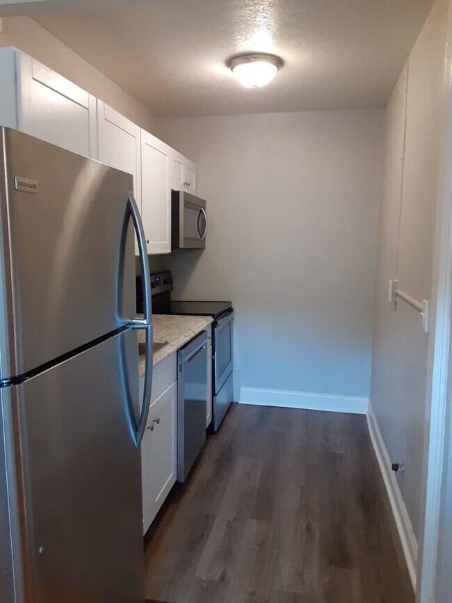 Brookside Plaza Apartments 4908 Grand Ave Kansas City MO 64112