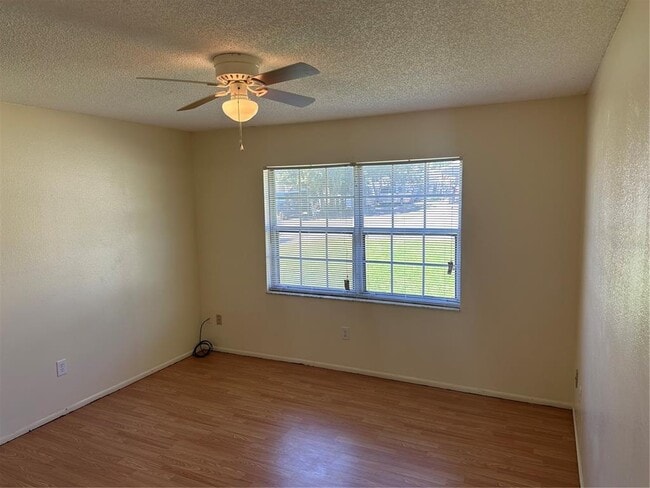 Building Photo - 5 Spring Loop Cir