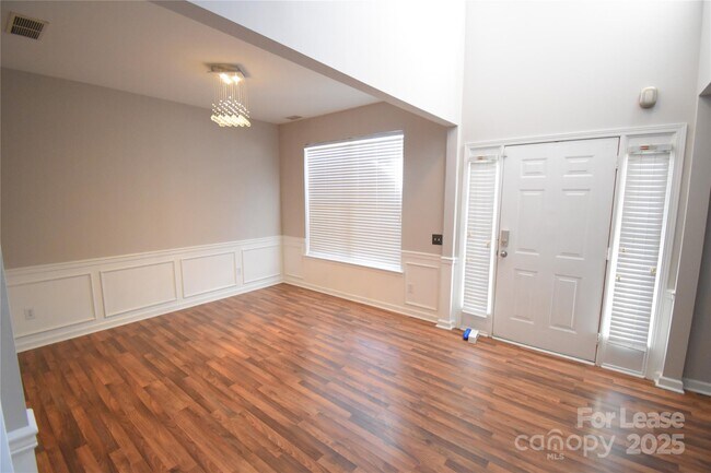 Building Photo - 6827 Braddock Ln