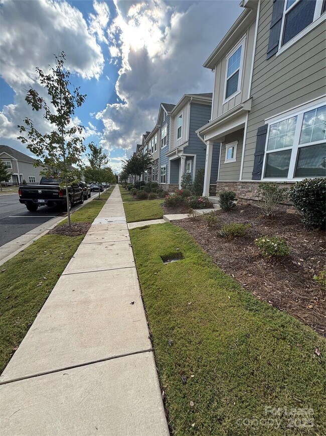 Building Photo - 414 Sagecroft Ln