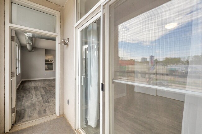 Building Photo - $1,880 - 1 Bed, 1 Bath Condo in Denver in ...