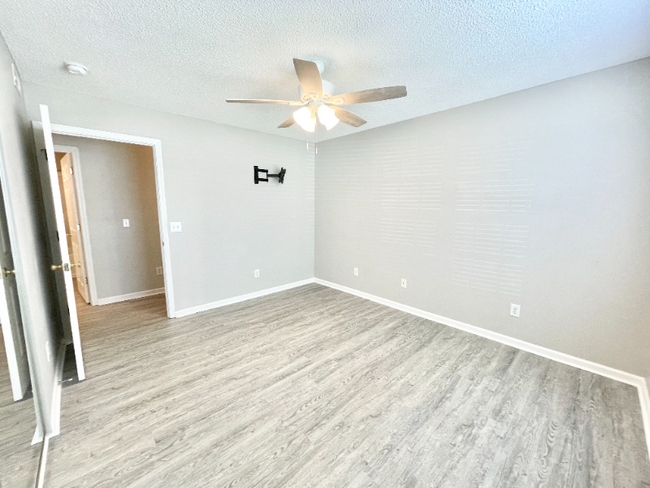 Building Photo - 1730 Oakdale Terrace Blvd