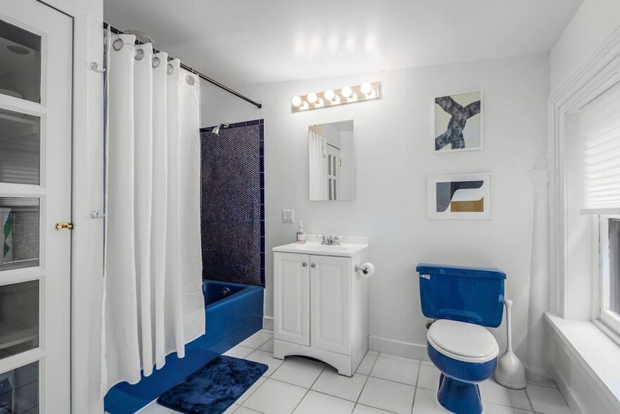 Building Photo - 508 Broadway-SI ID1035013P