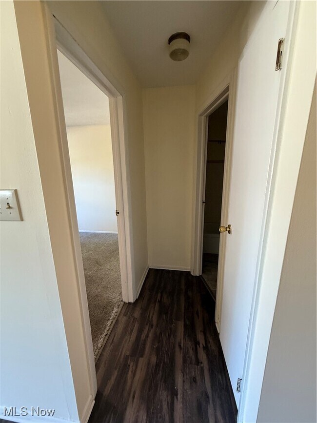 Building Photo - 1019 Maple Ave