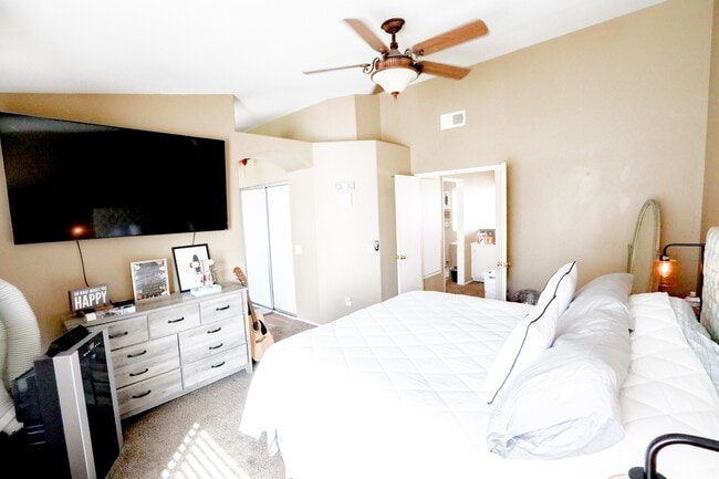 Building Photo - 401 Sanibelle Cir