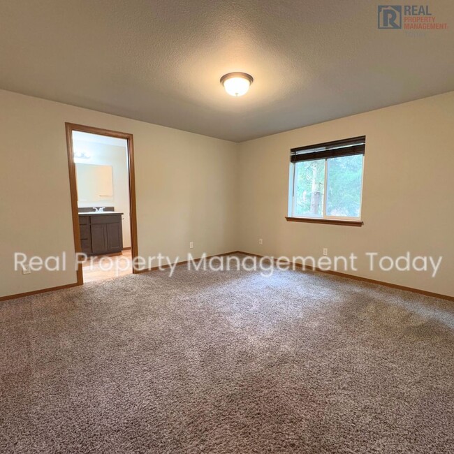 Building Photo - $200.00 OFF MOVE IN! Charming 3 Bedroom 2....