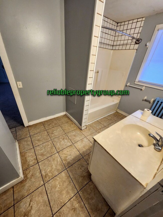 Building Photo - New Listing in Fort Wayne