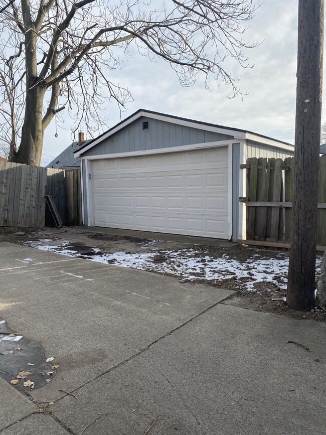 Building Photo - 1336 Chandler Ave