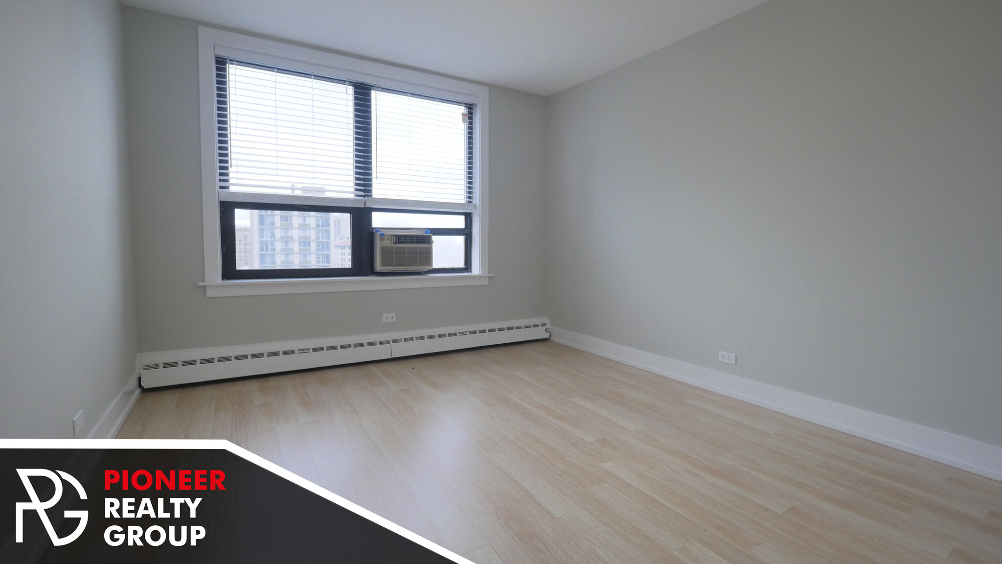 Building Photo - 429 W Wellington Ave