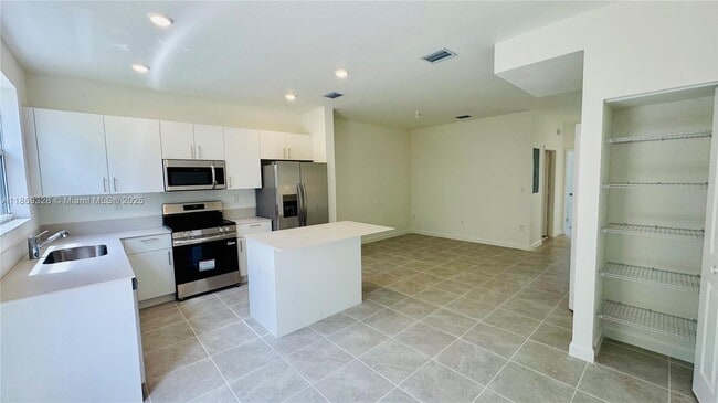 Building Photo - 2632 SE 27th Dr