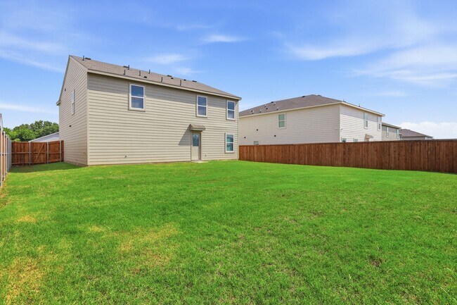 Building Photo - Contemporary in Cleburne!