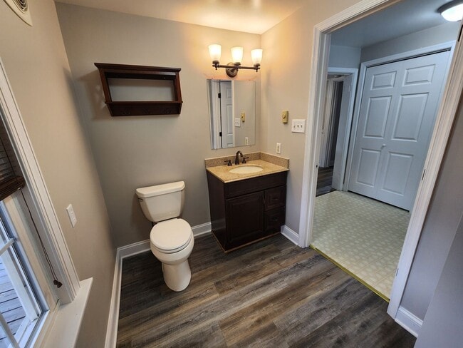 Building Photo - 440 E Queen St