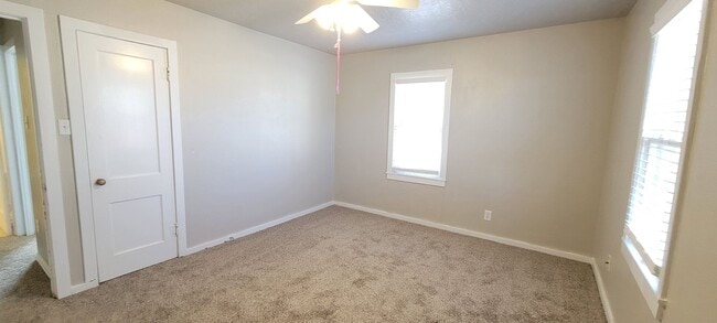 Building Photo - LARGE HOME QUIET STREET