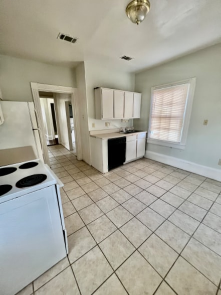 Building Photo - 316 W Duffy St