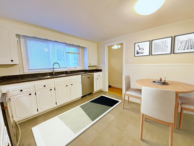 Building Photo - 44 White St