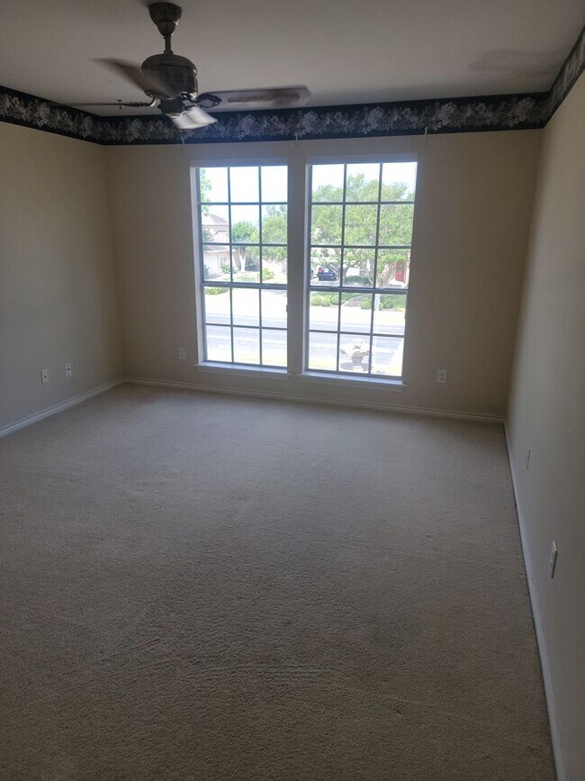 Building Photo - 4530 Oso Pkwy