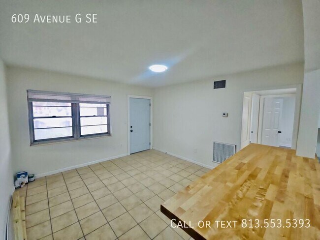 Building Photo - 609 Ave G SE