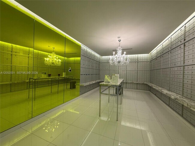 Building Photo - 475 Brickell Ave