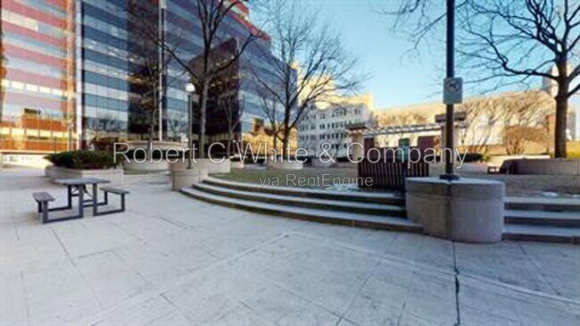 Building Photo - 127 Greyrock Pl