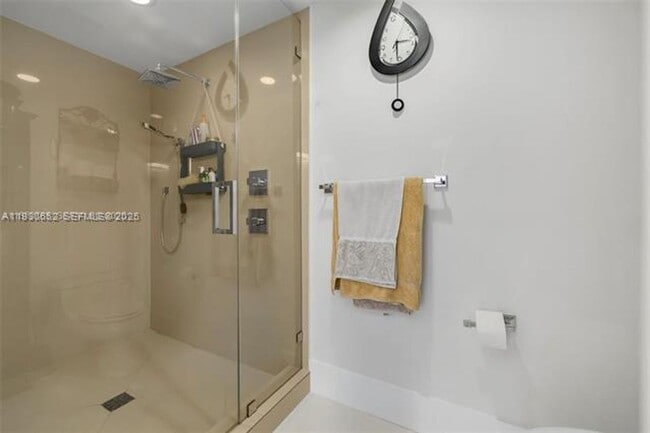 Building Photo - 600 NE 27th St