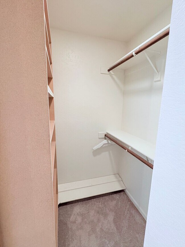 Building Photo - Spacious 2bd/2bath + Den home in gorgeous community (there's a lake!)