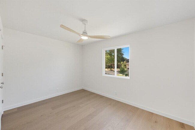 Building Photo - 1114 Stoneoak Ln