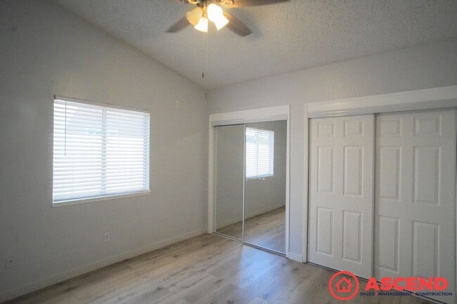 Building Photo - Charming Home in Southwest Bakersfield!