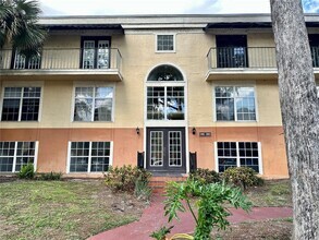 Building Photo - 3993 Versailles Dr