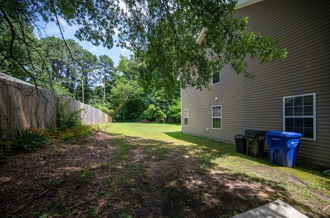 Building Photo - Welcome to this spacious 4-bedroom, 2.5-ba...
