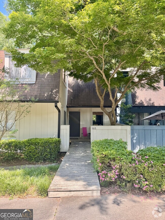 Building Photo - 165 Woodstone Dr