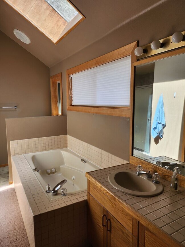 Building Photo - River Village Condominium Unit #8 - Riverf...