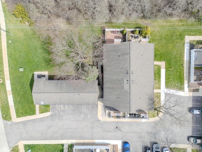 Building Photo - 41705 Broquet Dr