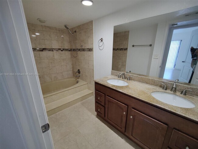 Building Photo - 616 Executive Center Dr