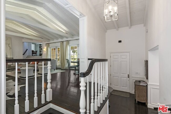 Building Photo - 111 S Glenroy Ave