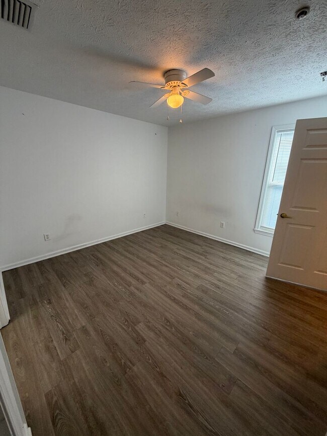 Building Photo - 9123 Laird St