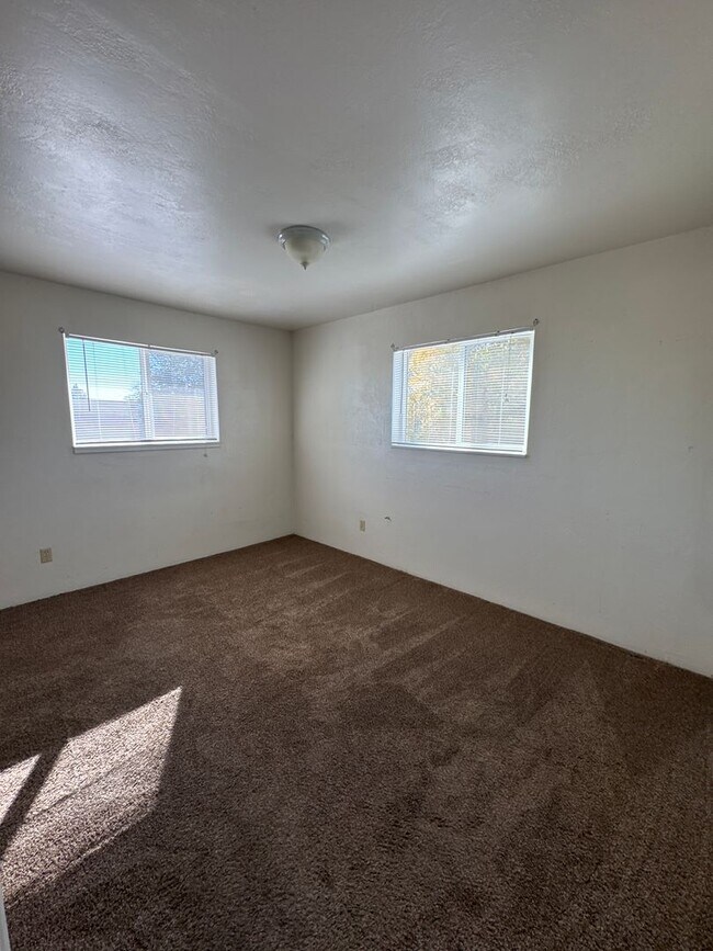 Building Photo - 47 W 600 N