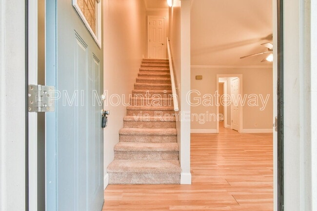 Building Photo - 42-56 Greenwood Cir