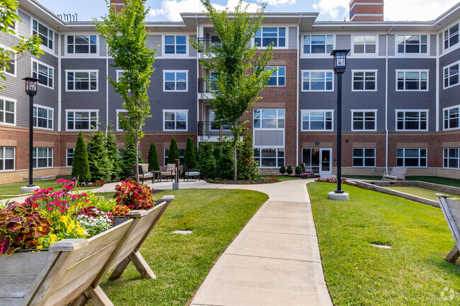 Courtyard - Verena at Hilliard - 55+ Community