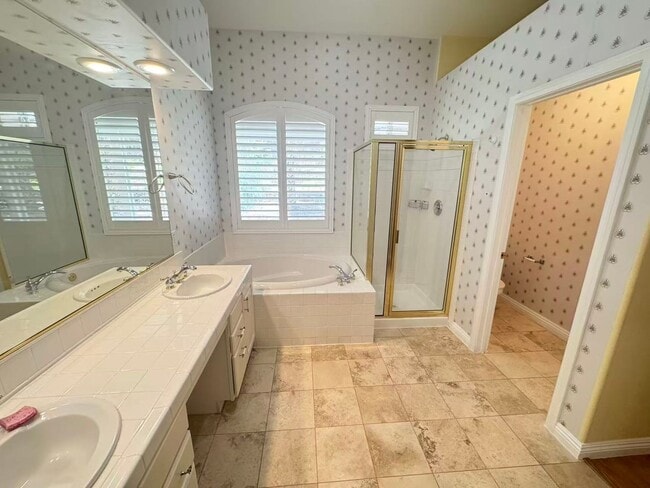 Building Photo - Charming single-story house with 3 beds and 2 baths