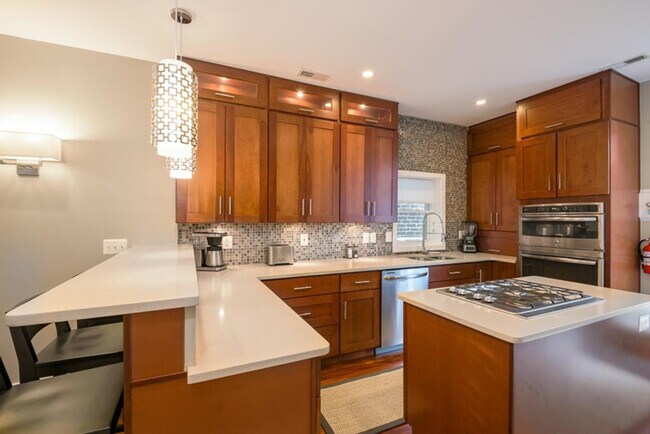 Building Photo - 401 Constitution Ave NE