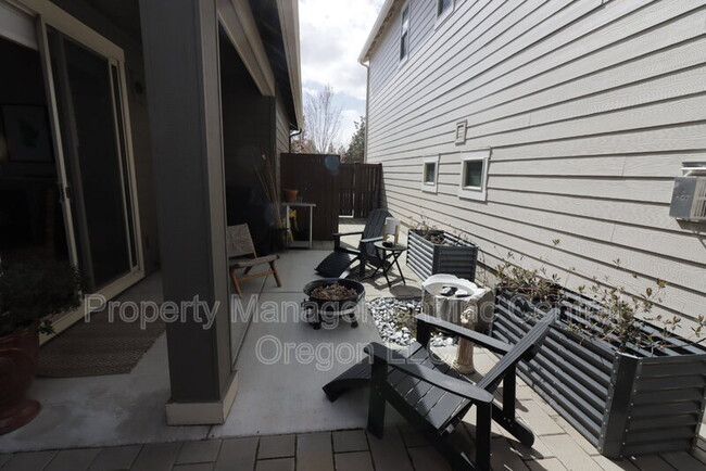 Building Photo - 2860 Yew Park Ln