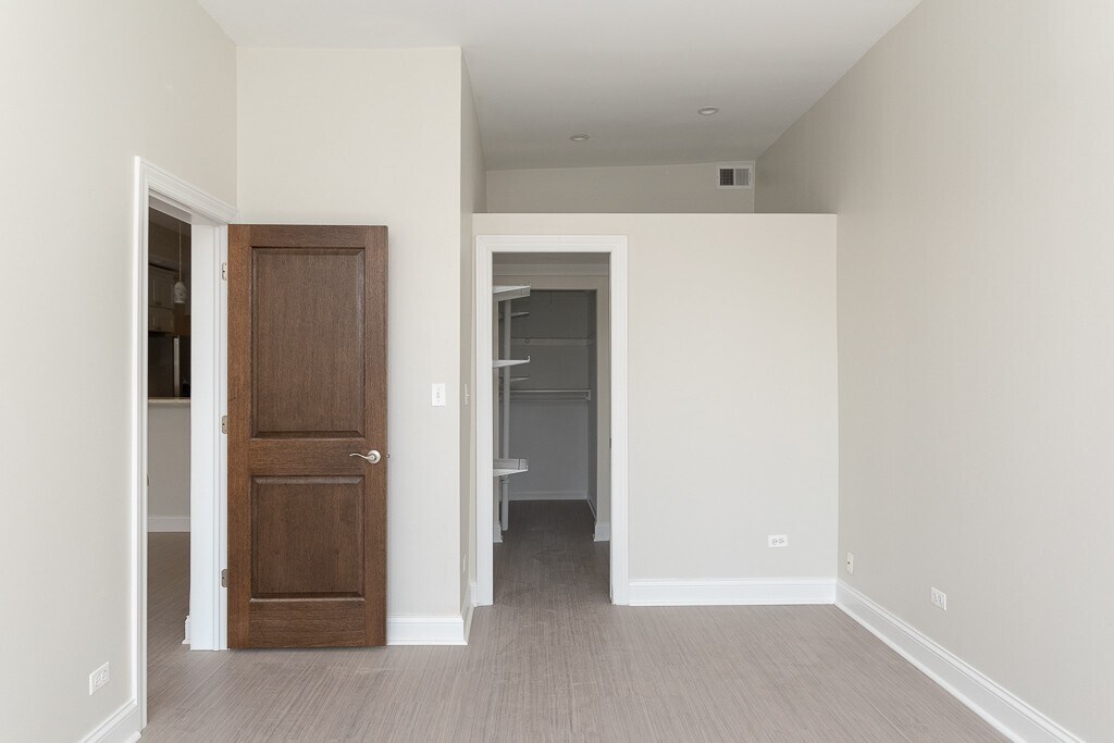 Building Photo - 1815 N Clybourn Ave