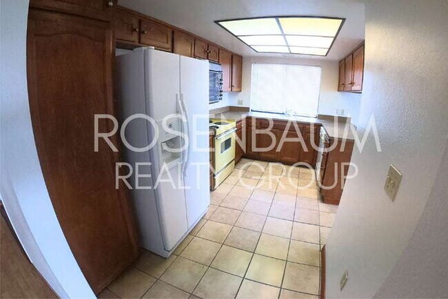 Building Photo - 828 E Junction St