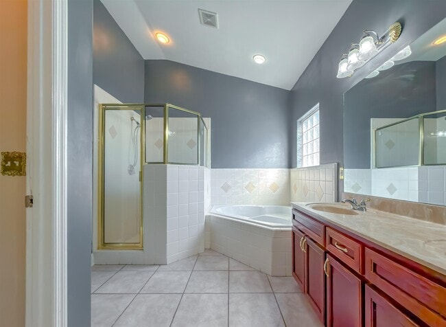 Building Photo - 3327 Dartmouth Dr