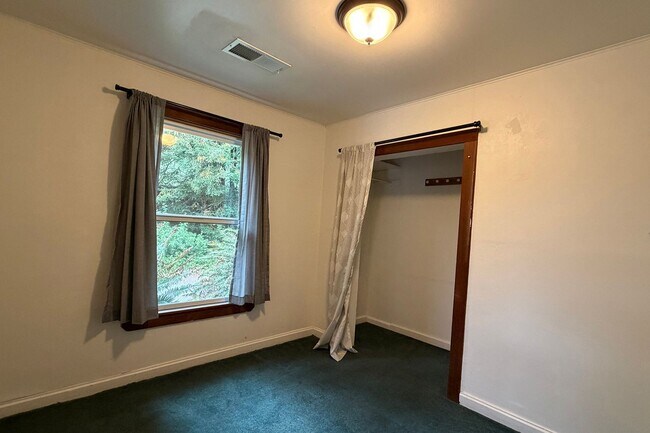 Building Photo - 3946 L K Wood Ct
