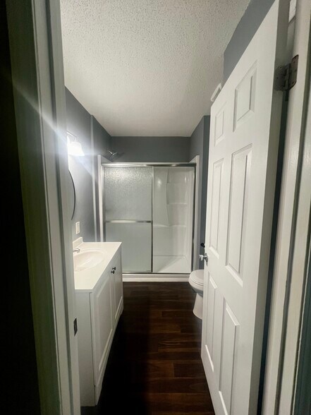 Building Photo - 712 Richmond Ave